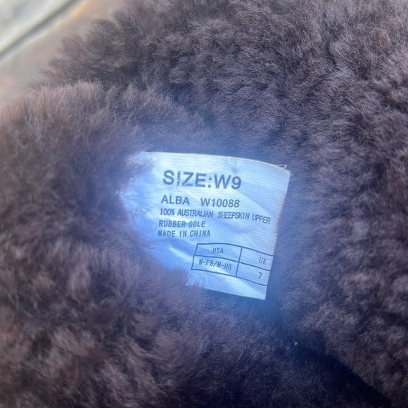 EMU Zoe cozy shearling boots with buckle &button detailing almost new Woman sz 9 - Picture 11 of 14